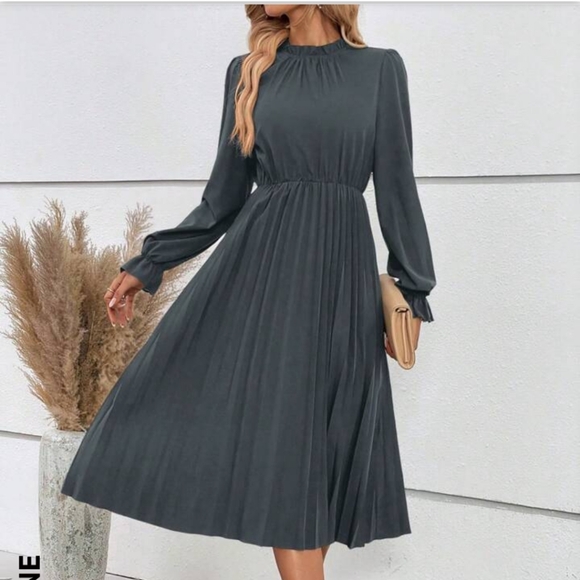 Green Frill Neck Flare Sleeve PIeated Hem Dress, sz small - Picture 2 of 10